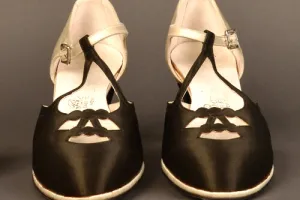 PAIR OF WOMEN'S EVENING SHOES