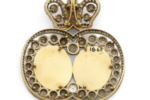 LADY OF HONOR INSIGNIA WITH MINIATURE PORTRAITS OF DOWAGER EMPRESS MARIA FEDOROVNA AND EMPRESS ALEXANDRA FEDOROVNA