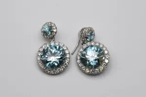 PAIR OF EARRINGS