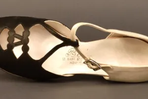 PAIR OF WOMEN'S EVENING SHOES
