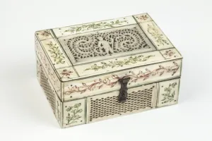 SMALL BOX FROM DRESSING TABLE SET