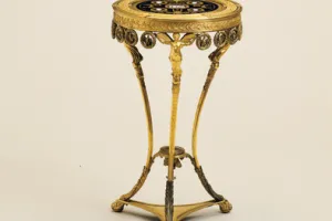 ROUND TABLE