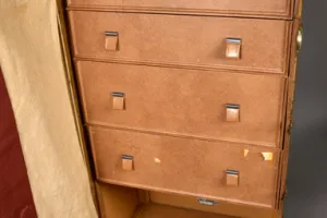 TRAVELING TRUNK