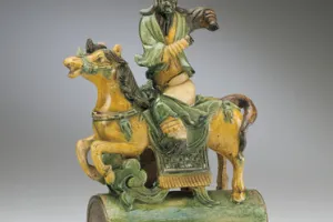 TABLE LAMP WITH GUANDI, DAOIST GOD OF WAR, ROOF TILE