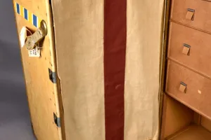 TRAVELING TRUNK