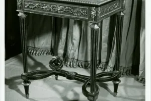 RECTANGULAR TABLE