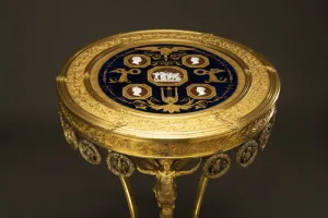 ROUND TABLE