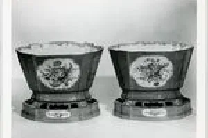 VASE (VASE HOLLANDAIS), ONE OF TWO