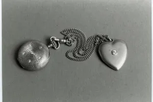WATCH WITH LOCKET