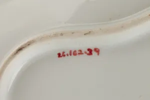 SHELL-SHAPED DISH FROM A DINNER SERVICE