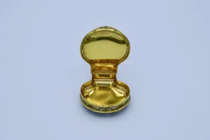 SHELL-SHAPED SNUFFBOX
