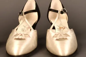 PAIR OF WOMEN'S EVENING SHOES