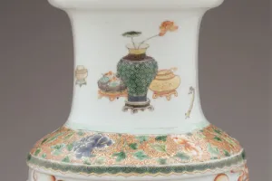 ROULEAU VASE WITH SCENE FROM THE ROMANCE OF THREE KINGDOMS