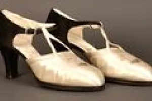 PAIR OF WOMEN'S EVENING SHOES