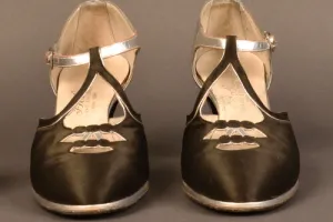 PAIR OF WOMEN'S EVENING SHOES
