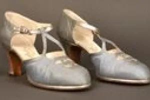 PAIR OF WOMEN'S EVENING SHOES