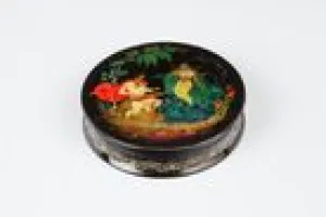 CIRCULAR BOX WITH A SCENE FROM A RUSSIAN FAIRY TALE (ONE OF TWO)