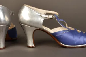 PAIR OF WOMEN'S EVENING SHOES