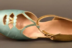 PAIR OF WOMEN'S EVENING SHOES