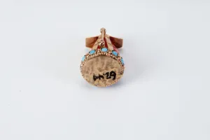 PIN WITH A PUTAI