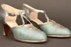 PAIR OF WOMEN'S EVENING SHOES