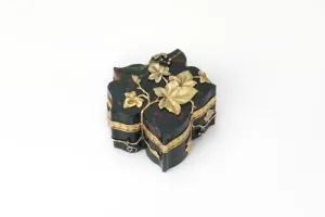 LEAF-SHAPED BOX
