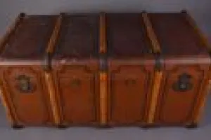 TRAVELING TRUNK