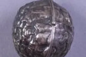 METAL WALNUT COIN PURSE