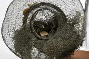 PICTURE HAT WITH OXIDIZED LACE AND BLACK OSTRICH FEATHERS