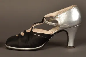 PAIR OF WOMEN'S EVENING SHOES