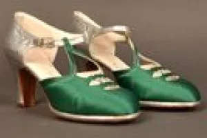 PAIR OF WOMEN'S EVENING SHOES