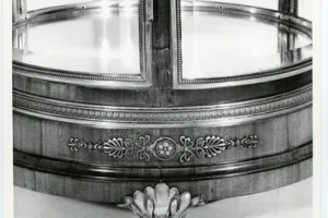 CIRCULAR VITRINE