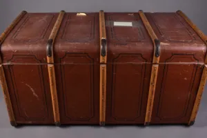 TRAVELING TRUNK