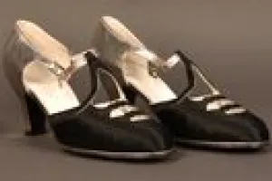 PAIR OF WOMEN'S EVENING SHOES
