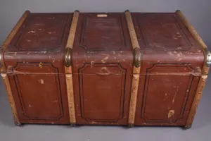 TRAVELING TRUNK