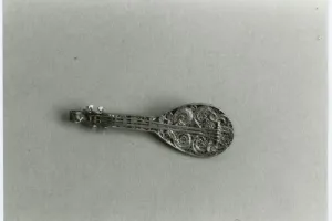 BROOCH