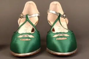 PAIR OF WOMEN'S EVENING SHOES