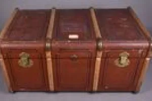 TRAVELING TRUNK