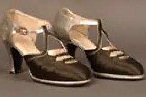 PAIR OF WOMEN'S EVENING SHOES