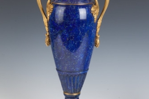 VASE WITH COVER