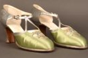 PAIR OF WOMEN'S EVENING SHOES
