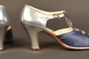 PAIR OF WOMEN'S EVENING SHOES