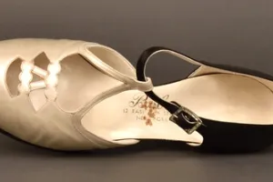 PAIR OF WOMEN'S EVENING SHOES