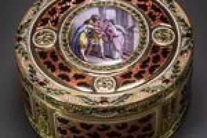 ROUND BOX WITH "AGAMEMNON'S CLAIM TO BRISEIS"