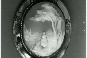 CAMEO BROOCH