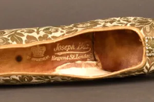 PAIR OF WOMEN'S EVENING SHOES