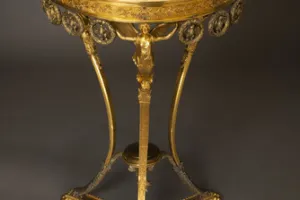 ROUND TABLE