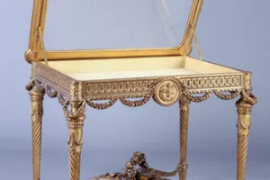 TABLE VITRINE