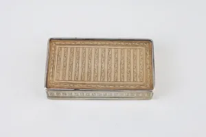 SNUFFBOX WITH A VERRE EGLOMISÉ PANEL OF A FAMILY IN A PARK