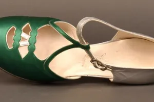 PAIR OF WOMEN'S EVENING SHOES